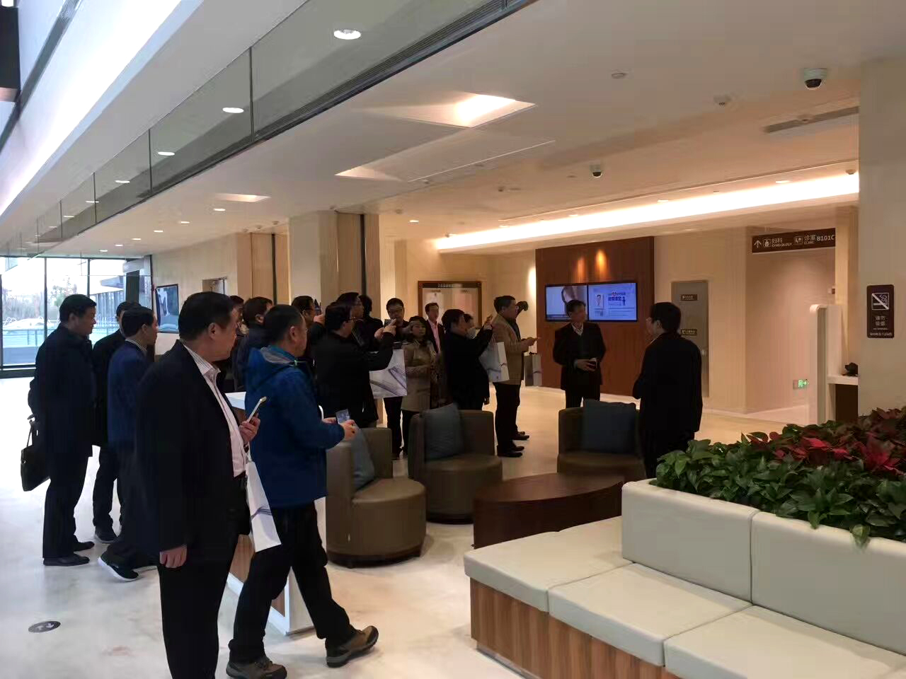 挑战和机遇并存医院门企业大展拳脚还需提升品牌价值